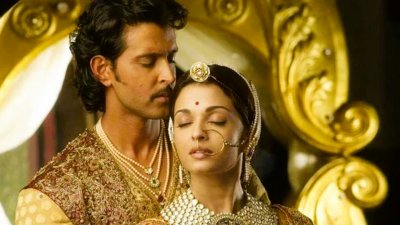 ‘যোধা আকবর’ সিনেমায় ঋত্বিক রোশন ও  ঐশ্বরিয়া রাই