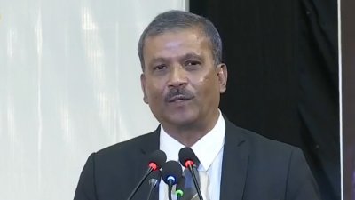 বক্তব্য রাখছেন আইন উপদেষ্টা আসিফ নজরুল