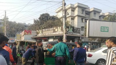 সড়ক ছেড়েছেন সিএনজিচালকরা, যান চলাচল স্বাভাবিক