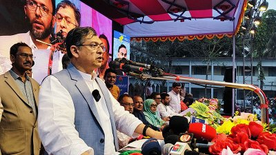 ফেনীতে এক জনসভায় বক্তব্য দেন বিএনপি নেতা সালাউদ্দিন