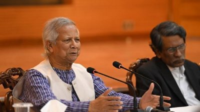 জাতীয় ঐকমত্য কমিশনের সঙ্গে রাজনৈতিক দলগুলোর বৈঠকে প্রধান উপদেষ্টা অধ্যাপক ড. মুহাম্মদ ইউনূস। ছবি: পিআইডি