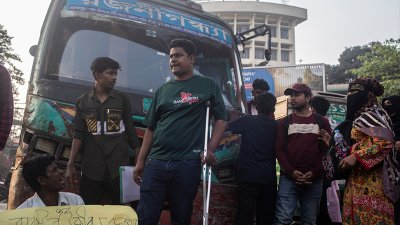 সি ক্যাটাগরির অধীনে থাকা আহতরা রাস্তা অবরোধ করেন