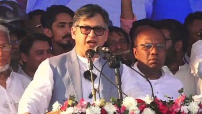 সোমবার বিকালে কক্সবাজারে বিএনপি আয়োজিত জনসভায় বক্তব্য দেন দলের স্থায়ী কমিটির সদস্য সালাউদ্দিন আহমেদ
