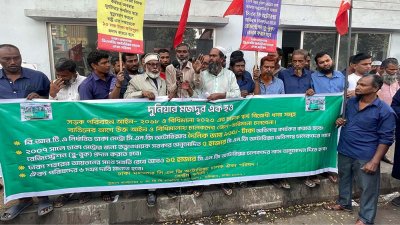 জাতীয় প্রেসক্লাবের সামনে ঢাকা মহানগর সিএনজি অটোরিকশা চালক ঐক্য পরিষদ আয়োজিত মানববন্ধন
