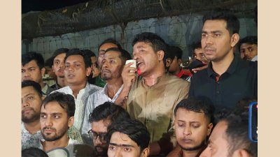প্রতিবাদ সমাবেশে বক্তব্য রাখছেন ঢাকা বিশ্ববিদ্যালয় ছাত্রদলের সভাপতি গণেশ চন্দ্র রায় সাহস।