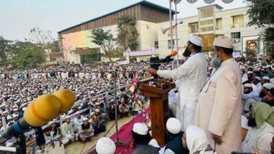 কক্সবাজার কেন্দ্রীয় ঈদগাহ ময়দানে খেলাফত মজলিস আয়োজিত গণসমাবেশে বক্তব্য দেন মাওলানা মামুনুল হক