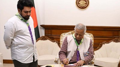 ডাকটিকিট অবমুক্ত করেন প্রধান উপদেষ্টা