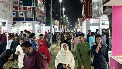 মেলায় আগত পাঠকদের আগ্রহ বেশি অভ্যুত্থানকেন্দ্রিক বইয়ের প্রতি