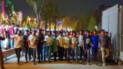 মধ্যরাতে খুলনা বিশ্ববিদ্যালয়ে প্রতিবাদ মিছিল