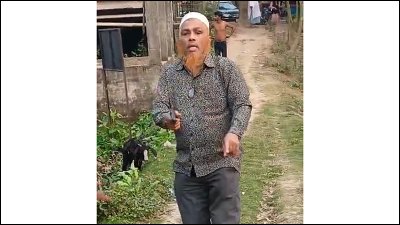 সাবেক সেনা কর্মকর্তা প্রকাশ্যে পিস্তল উঁচিয়ে হুমকি প্রদর্শন করেন