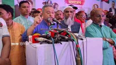 বুধবার বিকালে নোয়াখালীতে দলীয় সমাবেশে বক্তব্য রেখেছেন আমির খসরু মাহমুদ চৌধুরী