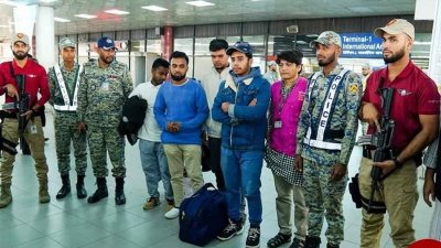 দেশে ফেরা ৫ বাংলাদেশি