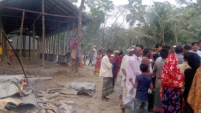 সদর উপজেলায় শাহ সুফি আইয়ুব আলী দরবেশের মাজারে হামলা চালিয়ে ভাঙচুরের ঘটনা ঘটেছে