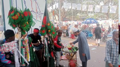 ক্রেতার অপেক্ষায় পতাকা বিক্রেতারা