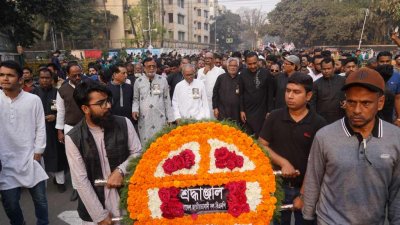 রুহুল কবির রিজভীর নেতৃত্বে কেন্দ্রীয় শহীদ মিনারে ফুল দিয়ে ভাষাশহীদদের শ্রদ্ধা জানায় বিএনপি