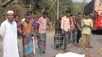 ঘটনাস্থলে স্থানীয়রা