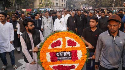 কেন্দ্রীয় শহীদ মিনারে শ্রদ্ধা জানায় বিএনপি। ছবি: সাজ্জাদ হোসেন