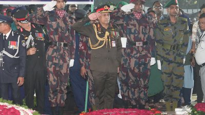 ভাষাশহীদদের প্রতি শ্রদ্ধা জানান বিজিবি মহাপরিচালক মেজর জেনারেল মোহাম্মদ আশরাফুজ্জামান সিদ্দিকী