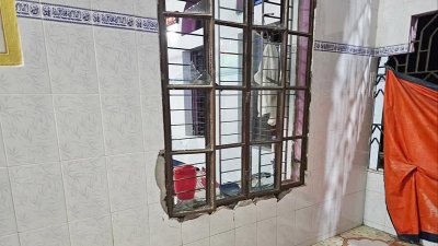 মসজিদে হামলায় ভাঙচুর