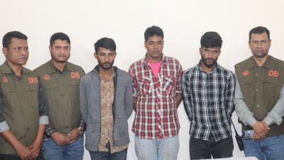 গ্রেফতার তিন জন