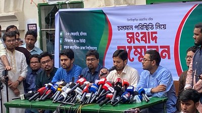মধুর ক্যান্টিনে ছাত্র শিবির আয়োজিত সংবাদ সম্মেলন