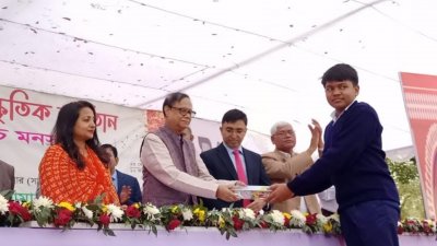 রবিবার বিকালে নীলফামারীতে সাংস্কৃতিক প্রতিযোগিতায় বিজয়ীদের মাঝে পুরস্কার বিতরণ অনুষ্ঠানে বক্তব্য দেন বাংলাদেশ ব্যাংকের গভর্নর আহসান এইচ মনসুর