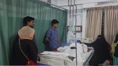 দগ্ধদের সাভারের এনাম মেডিক্যাল কলেজ হাসপাতালে ভর্তি করা হয়েছে