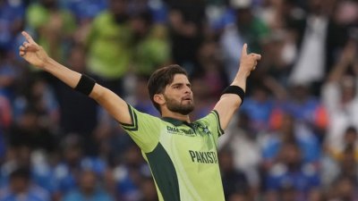 রোহিতকে বোল্ড করে শাহীনের উদযাপন