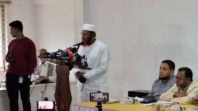 বক্তব্য রাখছেন মিয়া গোলাম পরওয়ার