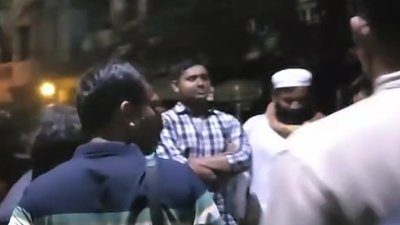স্বরাষ্ট্র উপদেষ্টার বাসভবনের সামনে হাসনাত আব্দুল্লাহ