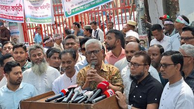বক্তব্য দিচ্ছেন জয়নুল আবদিন ফারুক