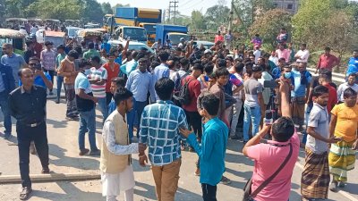 বৈষম্যবিরোধী আন্দোলনের মানিকগঞ্জ জেলা কমিটি বাতিলের দাবিতে ঢাকা-আরিচা মহাসড়ক অবরোধ করে বিক্ষোভে করেছেন সংগঠনটির স্থানীয় নেতাকর্মীদের একাংশ