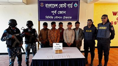 ইয়াবাসহ আটক পাঁচ জন
