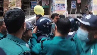 আদালতে সাবেক মন্ত্রী আনিসুল হক ও সাবেক আইজিপি আব্দুল্লাহ আল মামুন