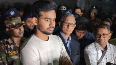 বক্তব্য দিচ্ছেন আসিফ মাহমুদ সজীব ভূঁইয়া