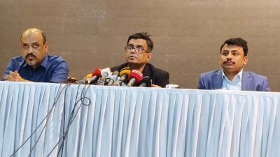 বক্তব্য রাখছেন শফিকুল আলম