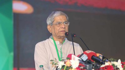 বর্ধিত সভায় বক্তব্য দিচ্ছেন মির্জা ফখরুল ইসলাম আলমগীর। ছবি: নাসিরুল ইসলাম