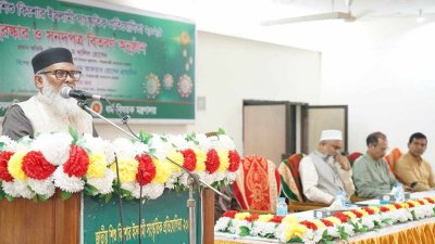 বক্তব্য দিচ্ছেন ধর্ম উপদেষ্টা