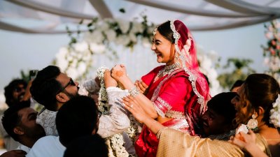 মায়ের শাড়ি পরা মেহজাবীন