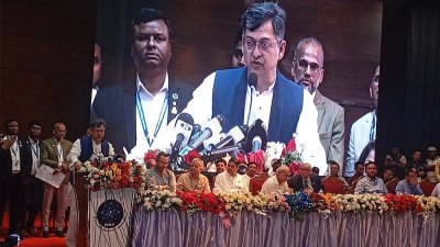 ন্যাশনাল রিসার্চ ফাউন্ডেশন আয়োজিত সভায় বক্তব্য রাখছেন সালাহউদ্দিন আহমেদ
