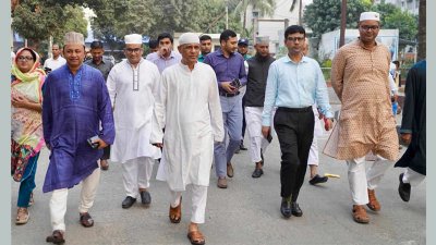 মিরপুর পুলিশ লাইনের পাবলিক ম্যানেজমেন্ট অর্ডারের ব্যারাক পরিদর্শনে স্বরাষ্ট্র উপদেষ্টা