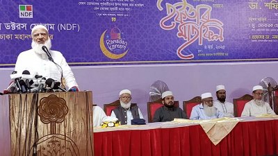 ইফতার মাহফিলে বক্তব্য রাখছেন ডা. শফিকুর রহমান