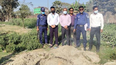 জলাতঙ্ক আক্রান্ত গরুর মাংস মাটিতে পুঁতে পুড়িয়ে দেওয়া হয়েছে