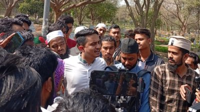 কথা বলছেন সারজিস আলম
