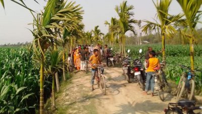 লালমনিরহাট সদর উপজেলার একটি ভুট্টাক্ষেত থেকে অজ্ঞাত এক নারীর মাথাছাড়া লাশ উদ্ধার করেছে পুলিশ