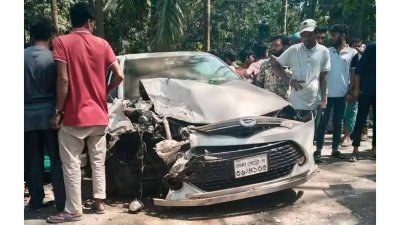 দুর্ঘটনায় ক্ষতিগ্রস্ত প্রাইভেটকার