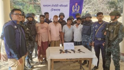 অস্ত্রসহ তিন অপহরণকারী আটক