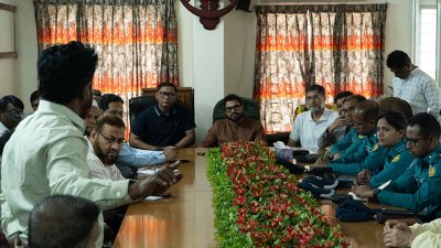 সভায় ডিএনসিসি, ডিএমপির ট্রাফিক বিভাগ, বাংলাদেশ ট্রাক-কাভার্ডভ্যান মালিক সমিতি ও বাংলাদেশ ট্রাক-কাভার্ডভ্যান ড্রাইভার্স ইউনিয়নের প্রতিনিধিদের সভা