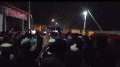 লালমনিরহাটের জেলরোডে মানুষের ভিড়
