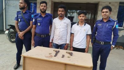 নারায়ণগঞ্জের রূপগঞ্জে অস্ত্র কেনাবেচার সময় দুজনকে আটক করেছে পুলিশ